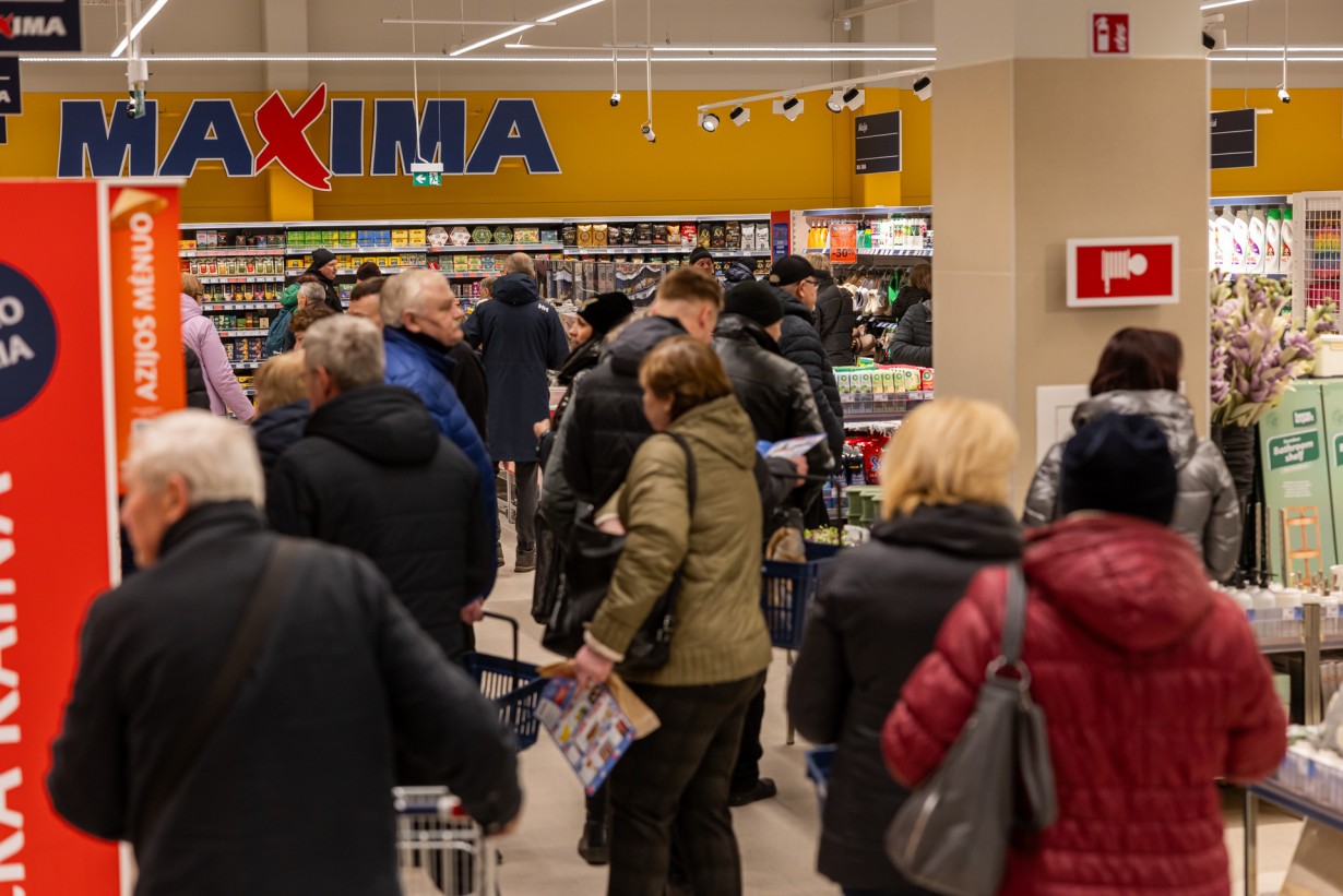 Atidaryta nauja „Maxima“ Šiauliuose: nuo pat ryto pirkėjai plūdo išgirsti šiaulietiškai kalbančias savitarnos kasas